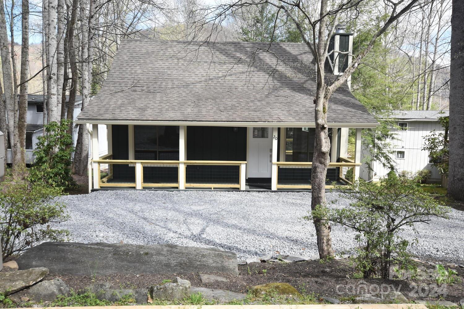20 Lisa Lane Property Photo 3