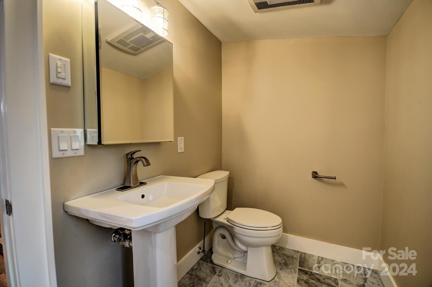 20 Lisa Lane Property Photo 21