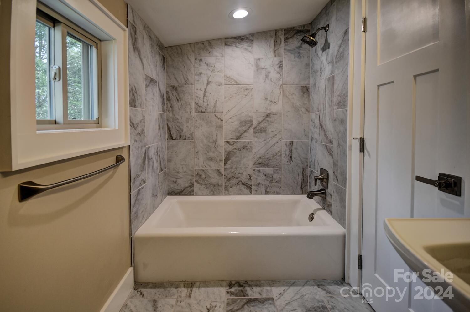 20 Lisa Lane Property Photo 22