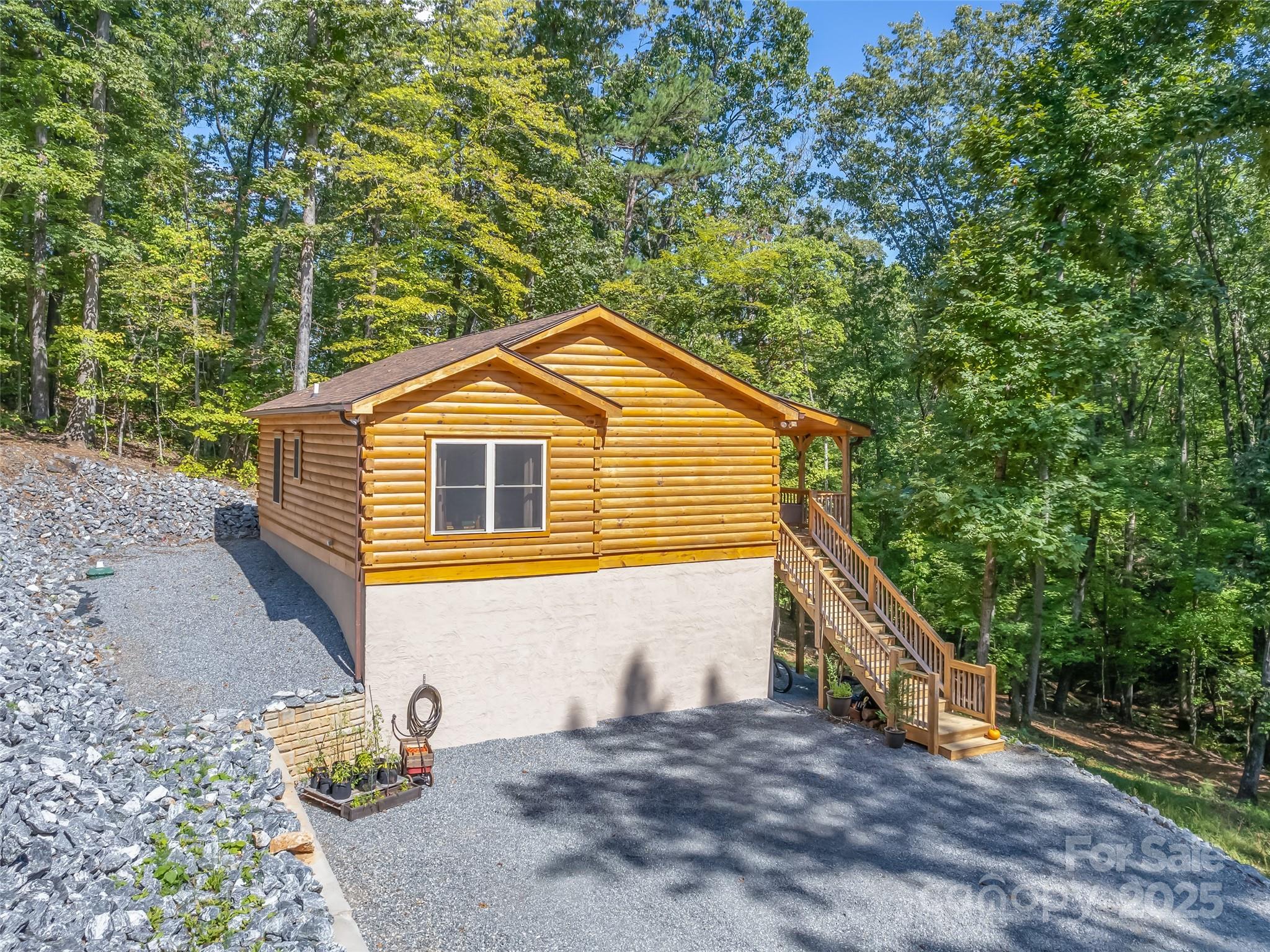 344 Wolf Trail Property Photo 2