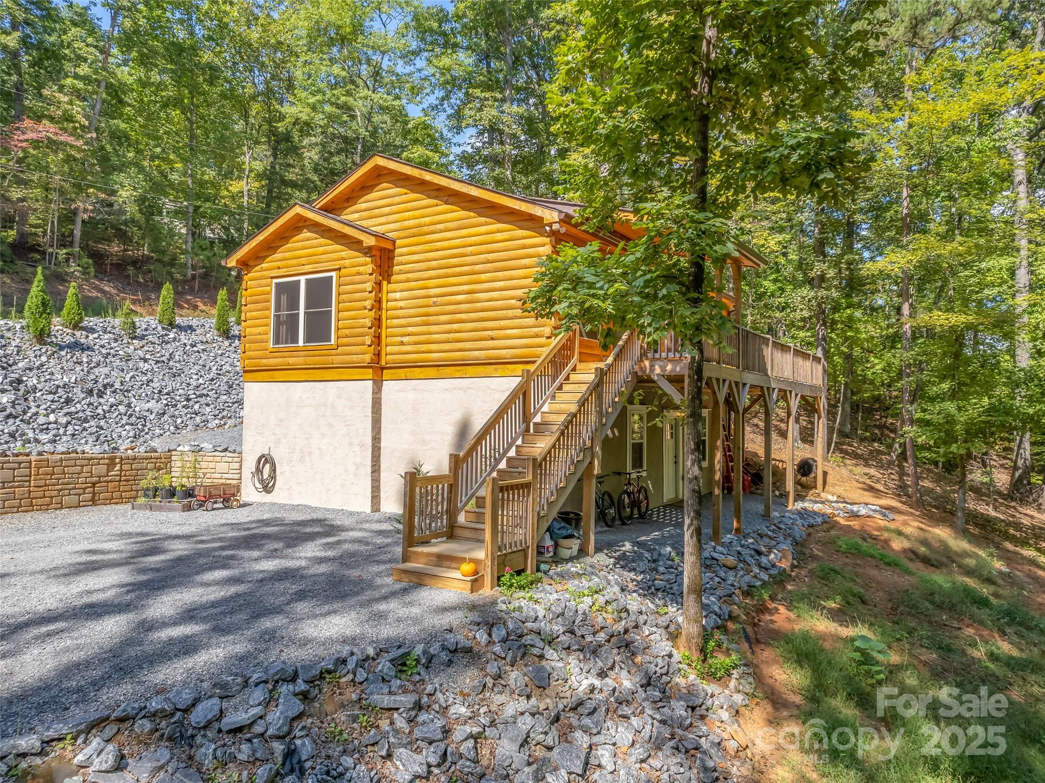 344 Wolf Trail Property Photo 3