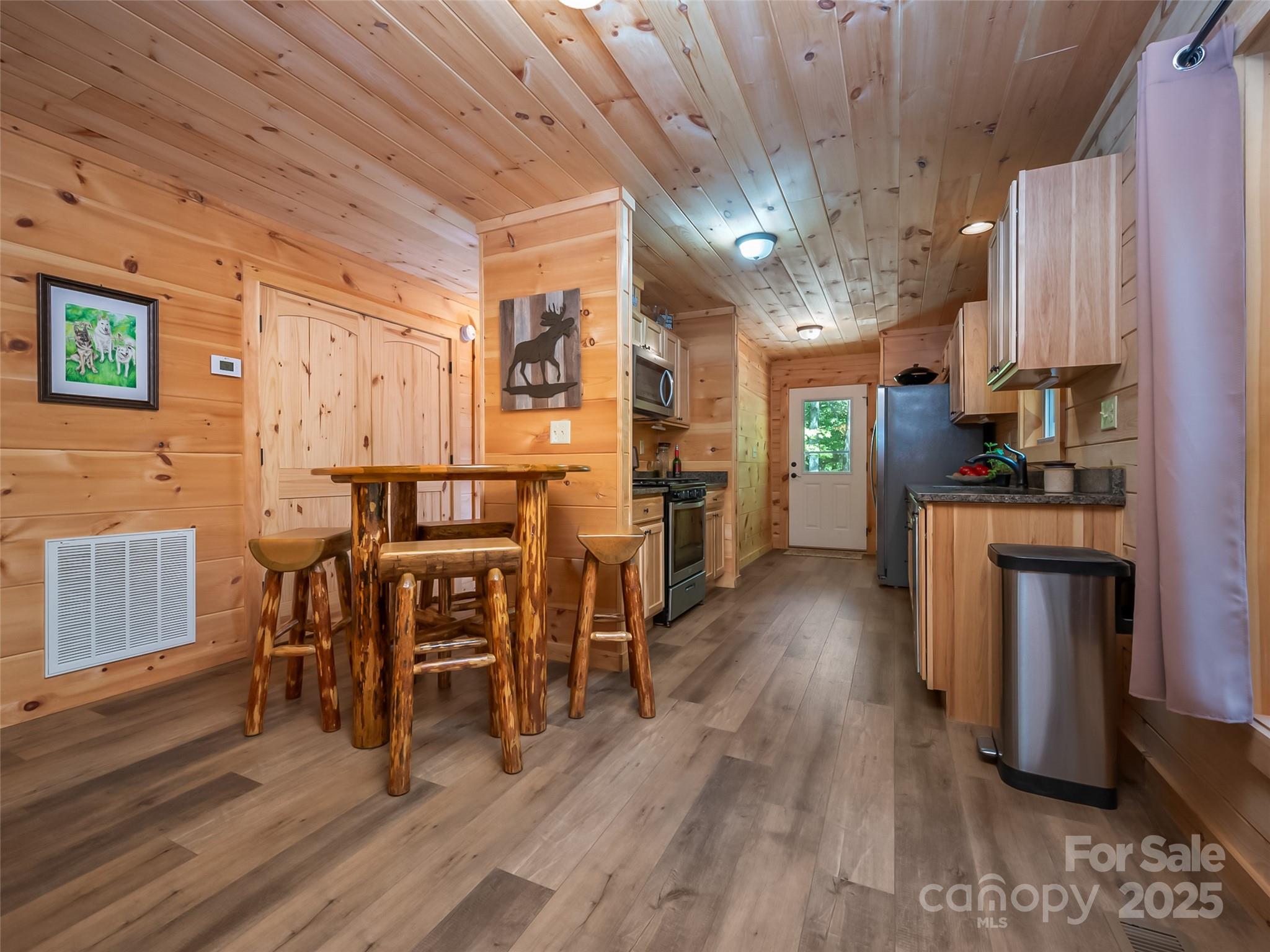 344 Wolf Trail Property Photo 6
