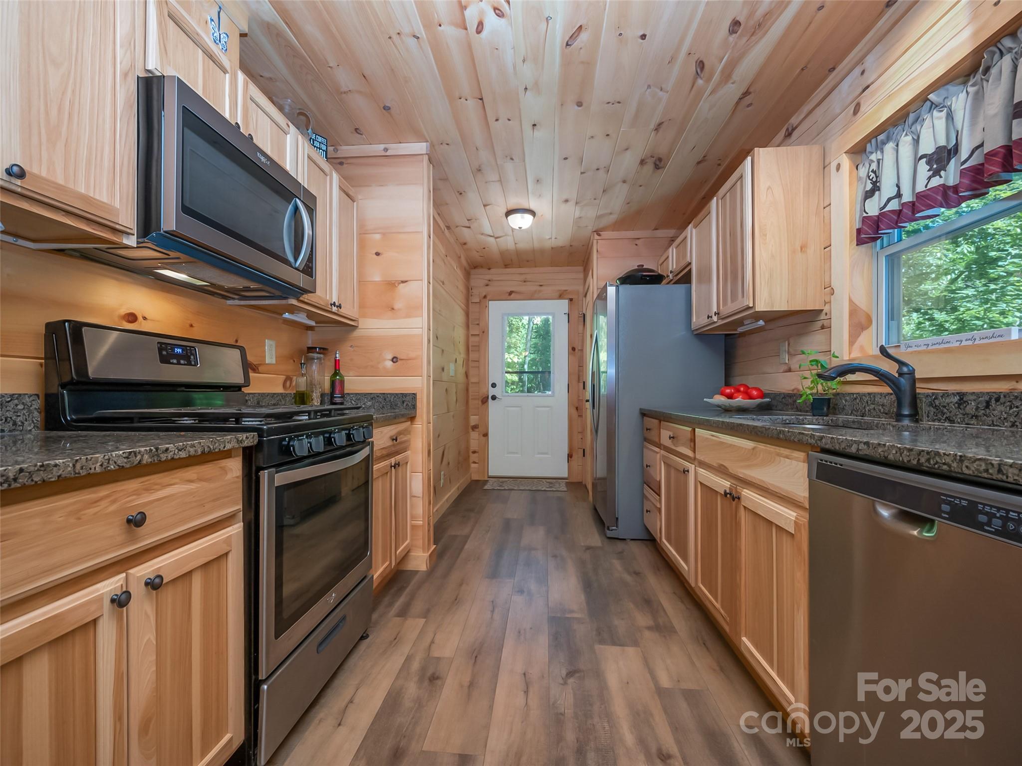 344 Wolf Trail Property Photo 7