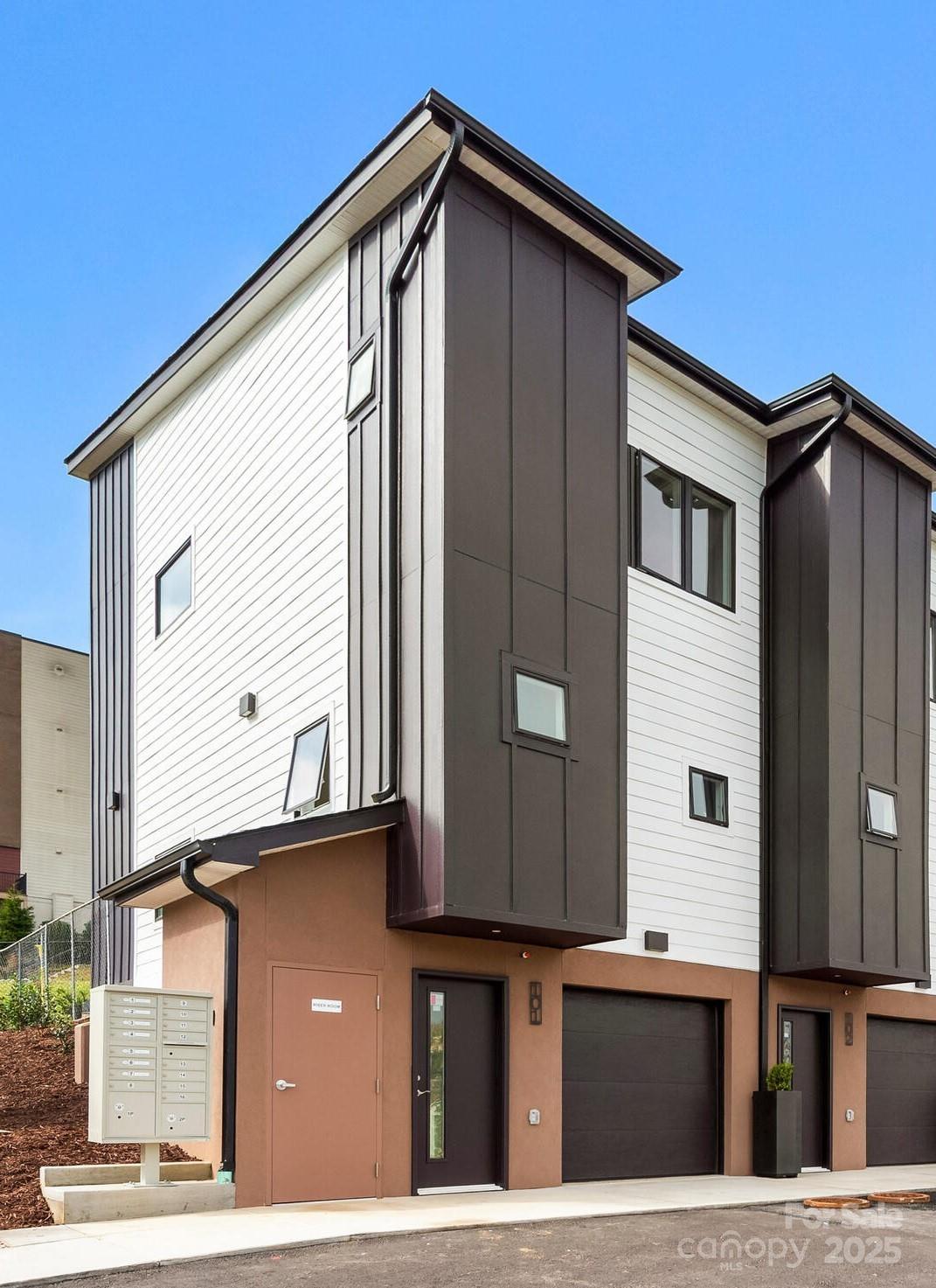 3 Lee Garden Lane 105 Property Photo 2