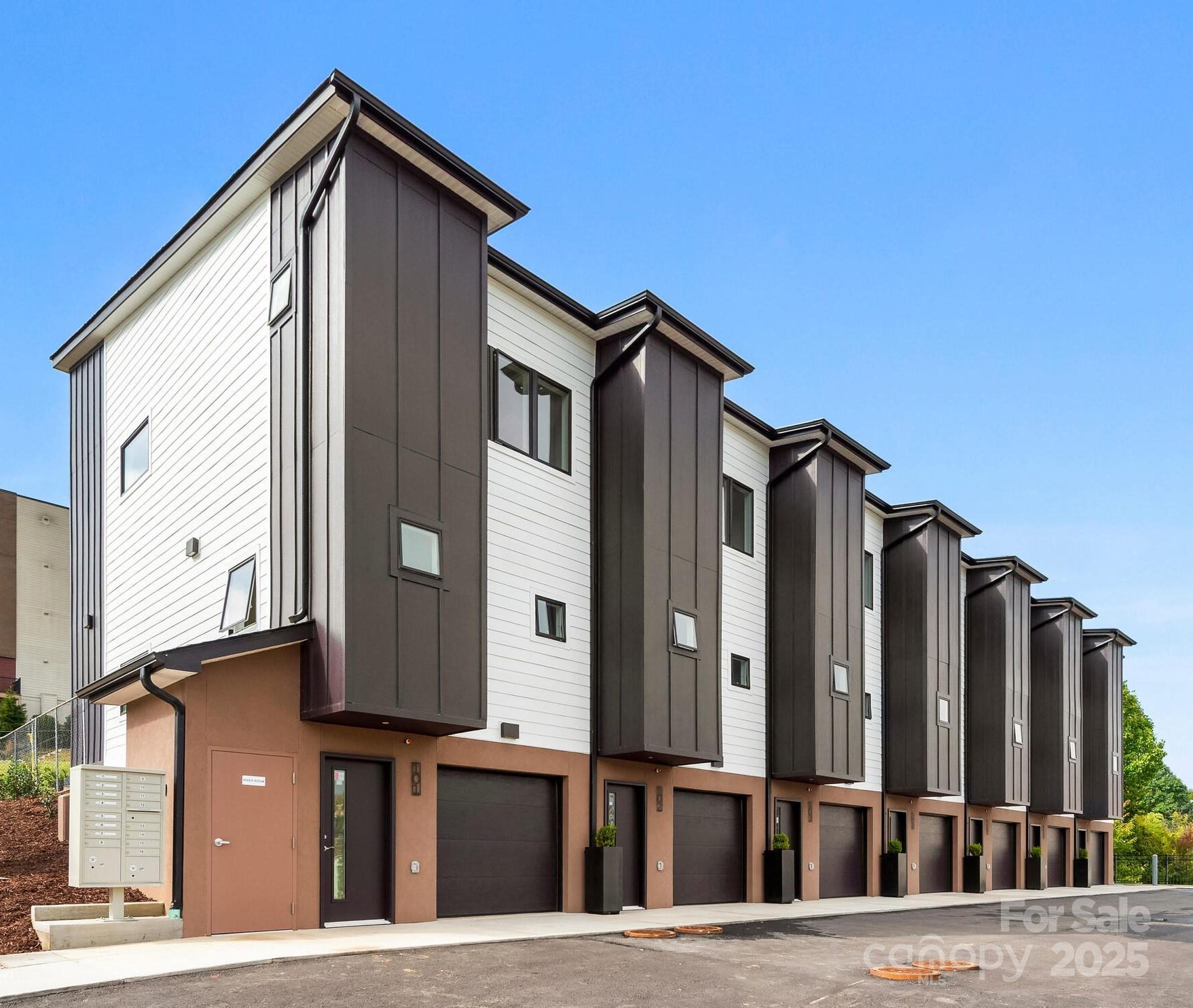 3 Lee Garden Lane 105 Property Photo 5