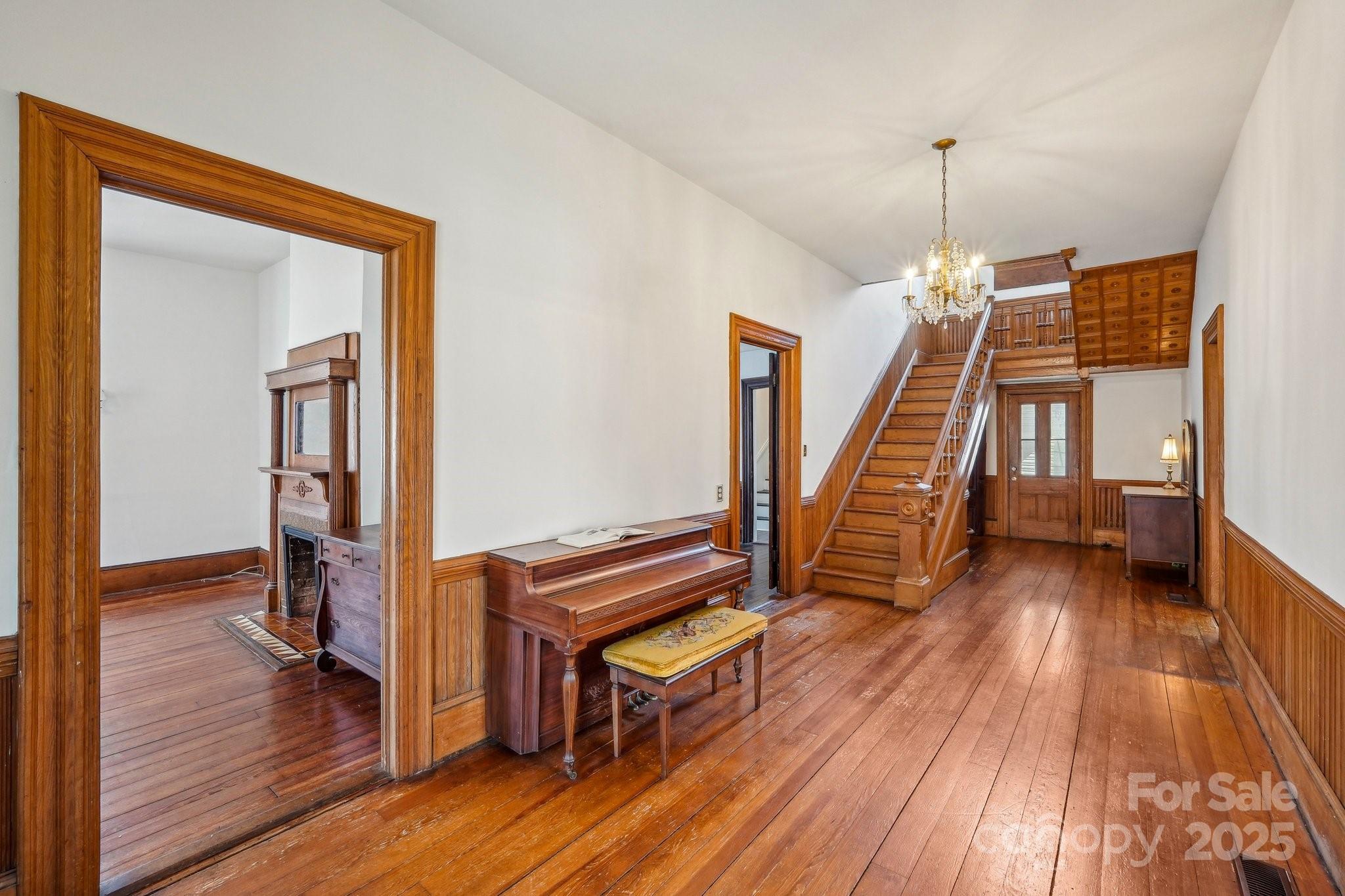 404 W Kerr Street Property Photo 4