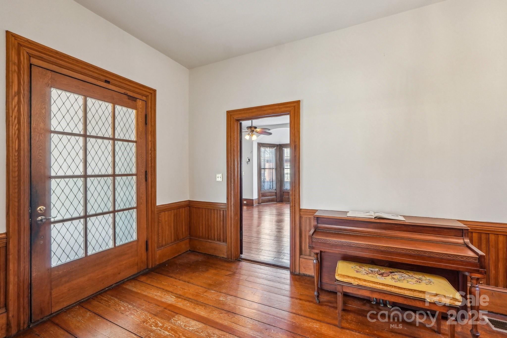 404 W Kerr Street Property Photo 5