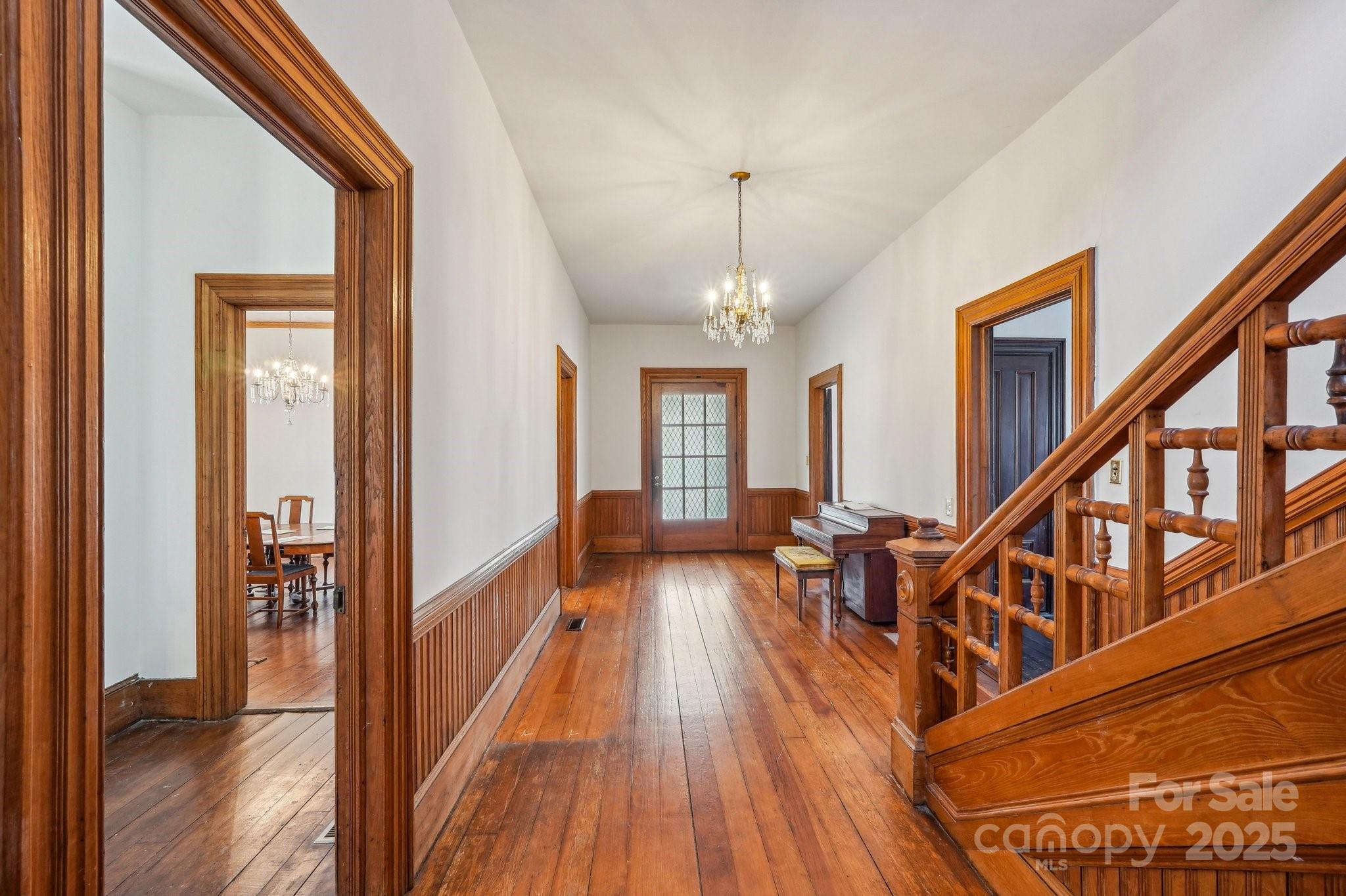 404 W Kerr Street Property Photo 6