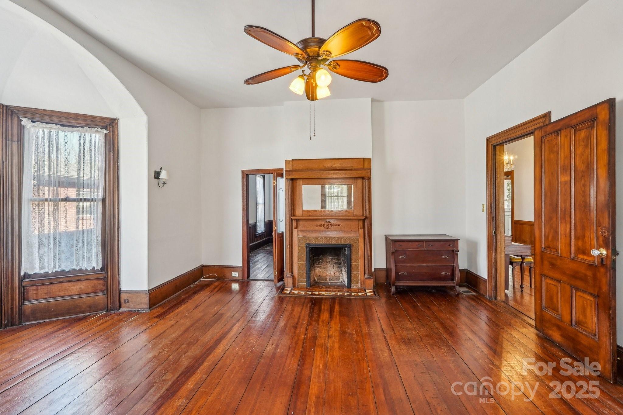 404 W Kerr Street Property Photo 8