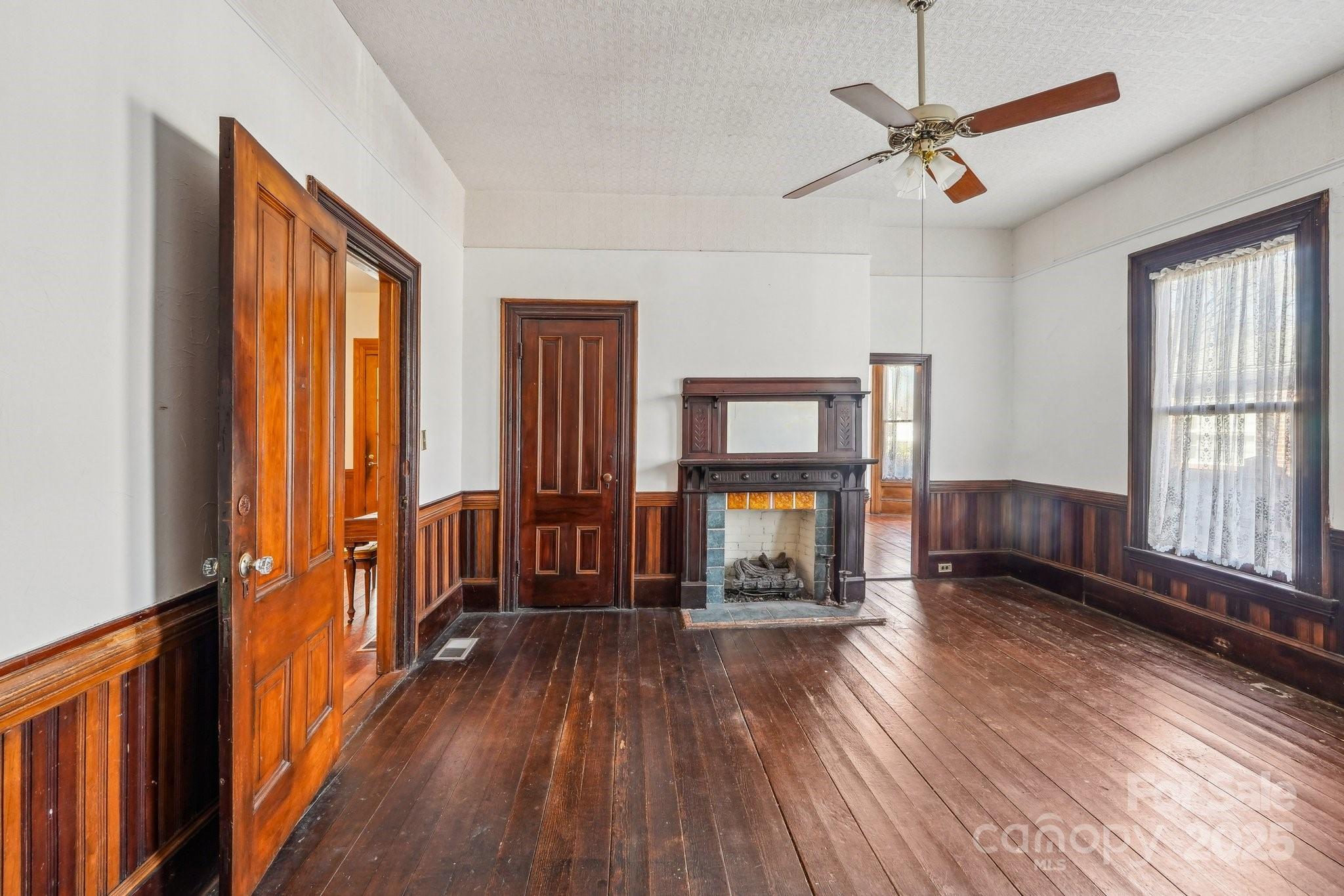 404 W Kerr Street Property Photo 16