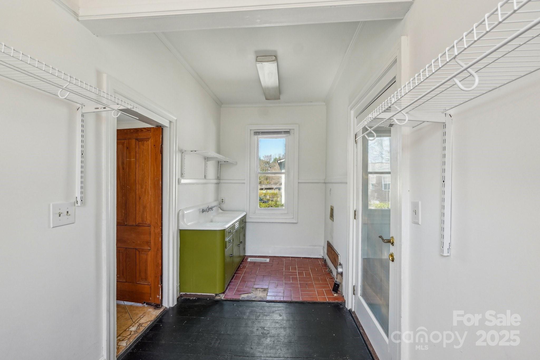 404 W Kerr Street Property Photo 20