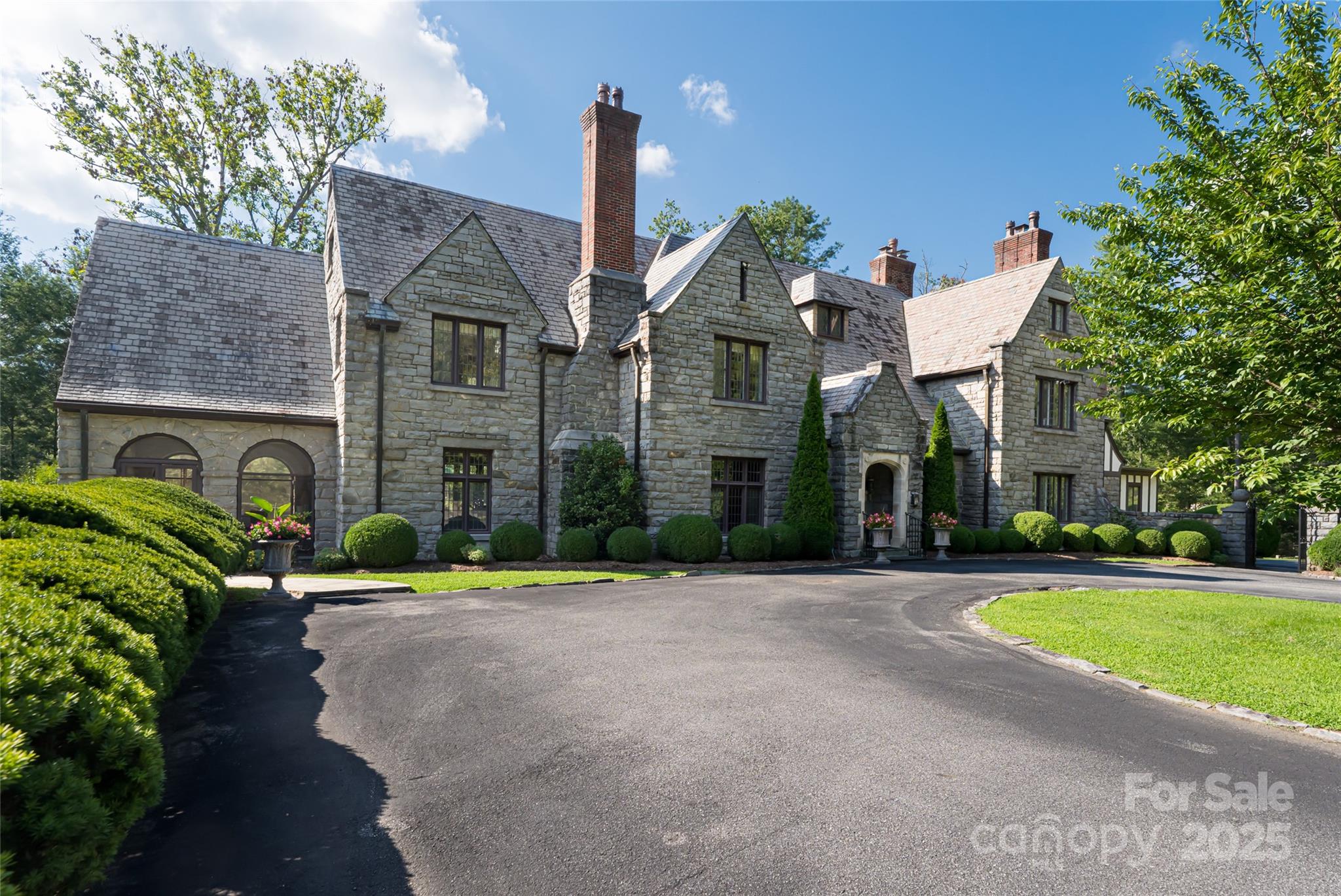 436 Vanderbilt Road Property Photo 2