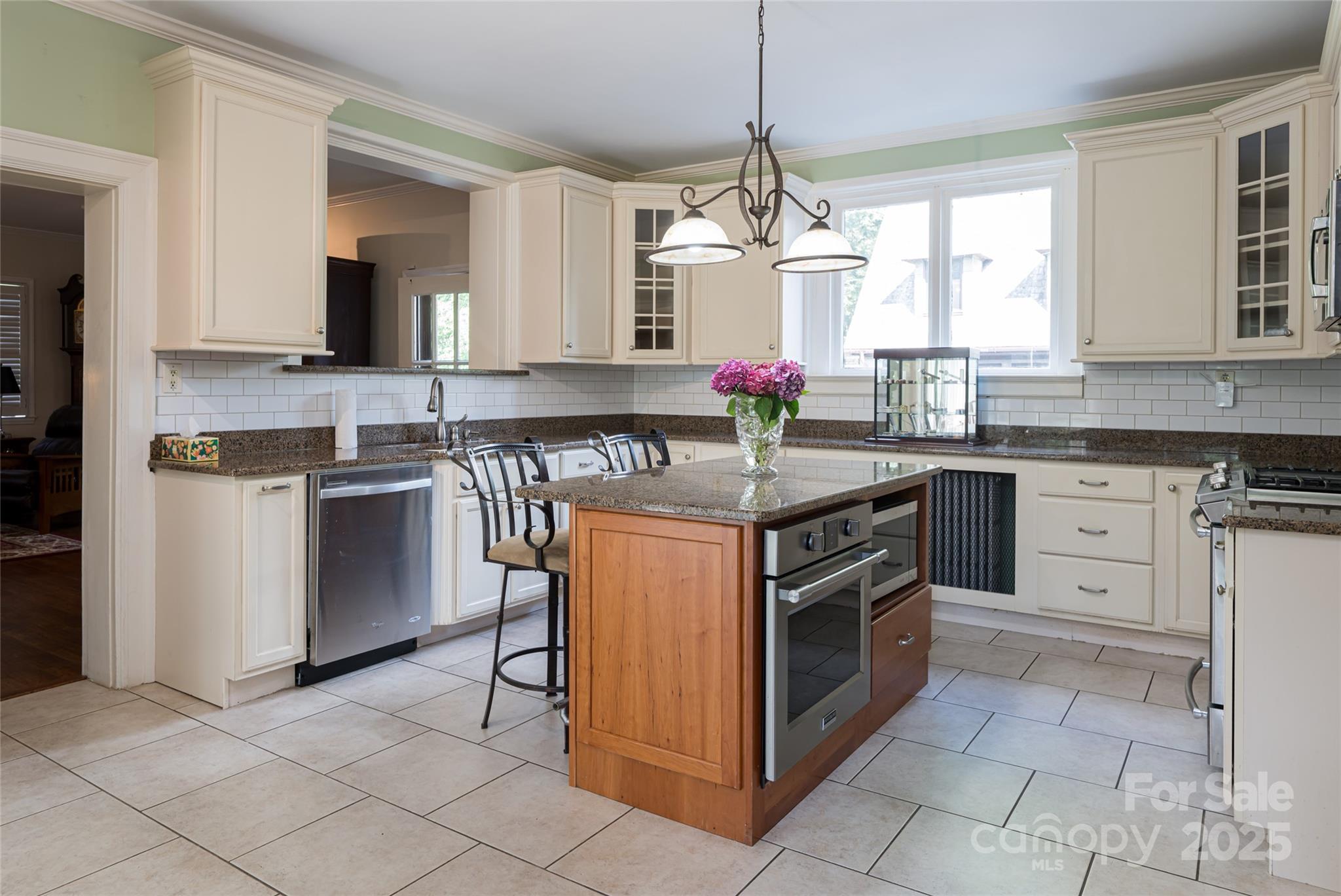 436 Vanderbilt Road Property Photo 12