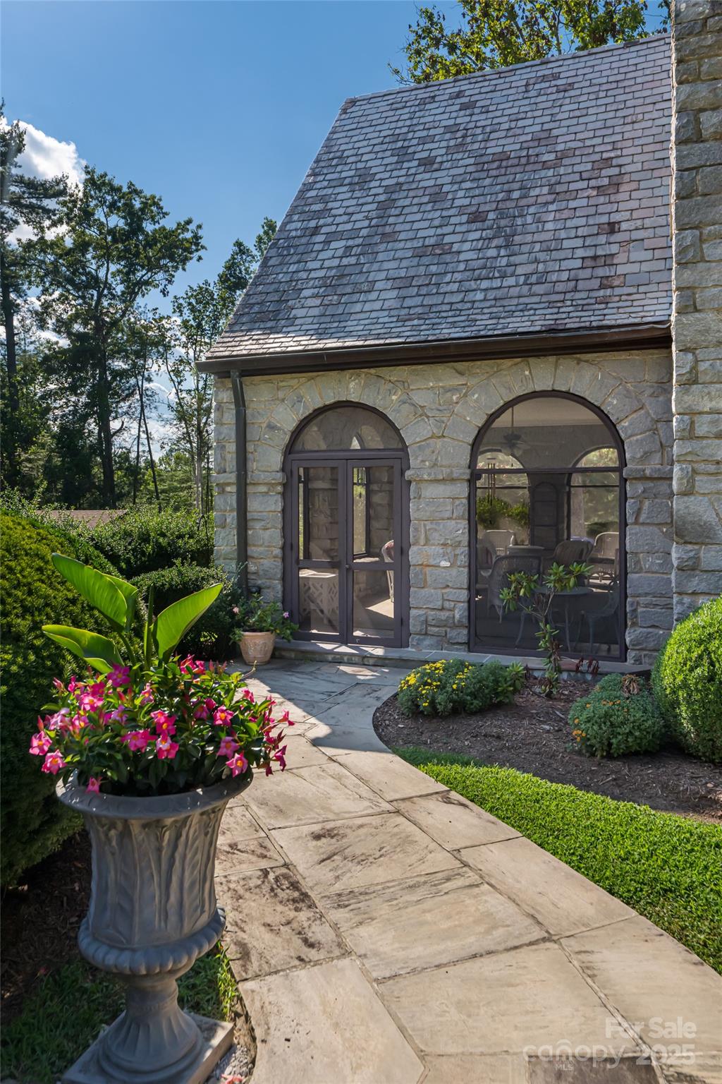436 Vanderbilt Road Property Photo 21