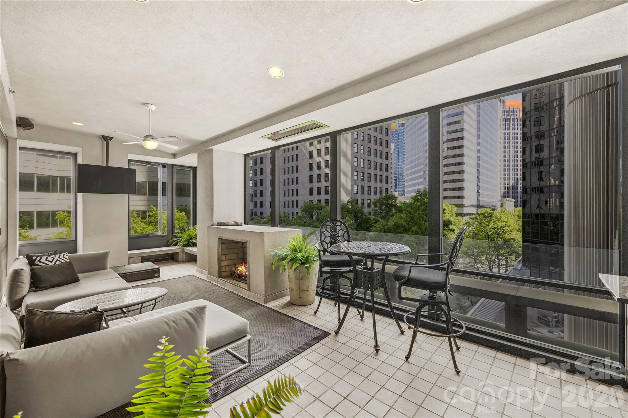 139 S Tryon Street 6 Property Photo 8