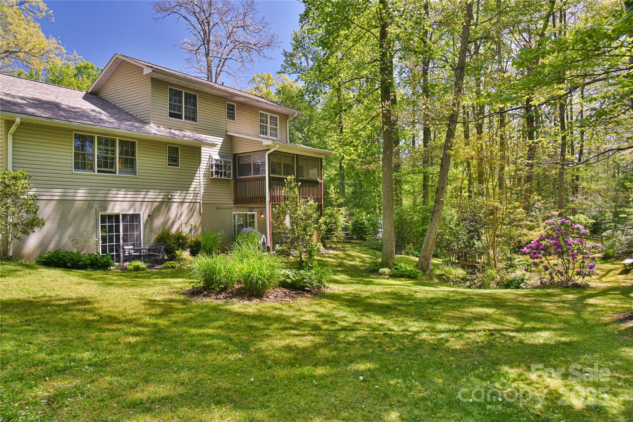 145 Fox Glen Drive Property Photo 2