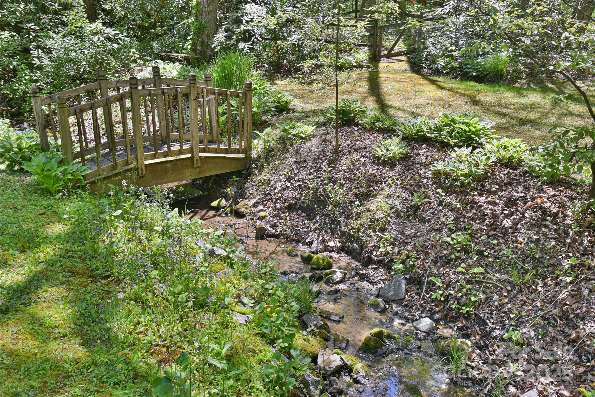 145 Fox Glen Drive Property Photo 4