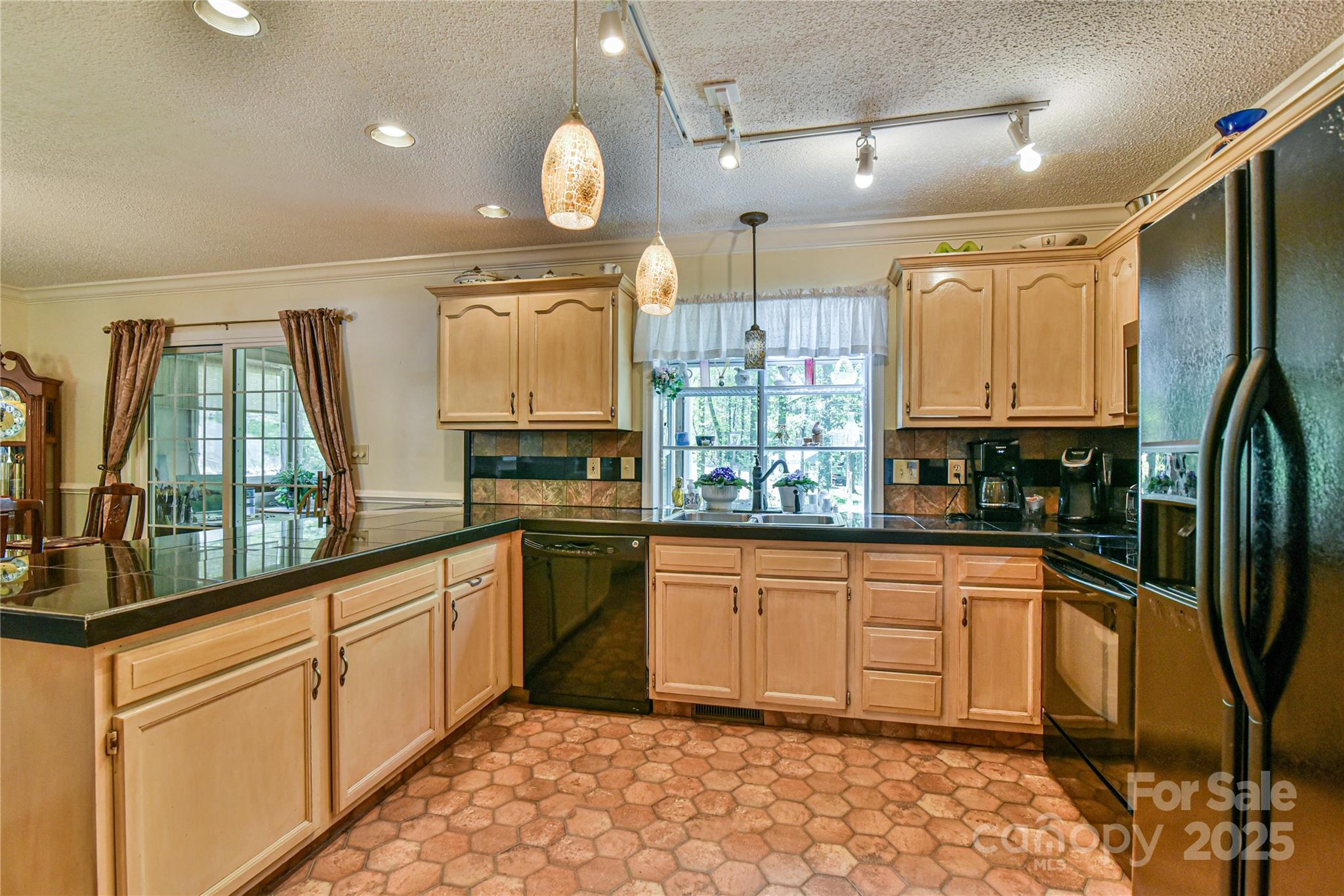 145 Fox Glen Drive Property Photo 14