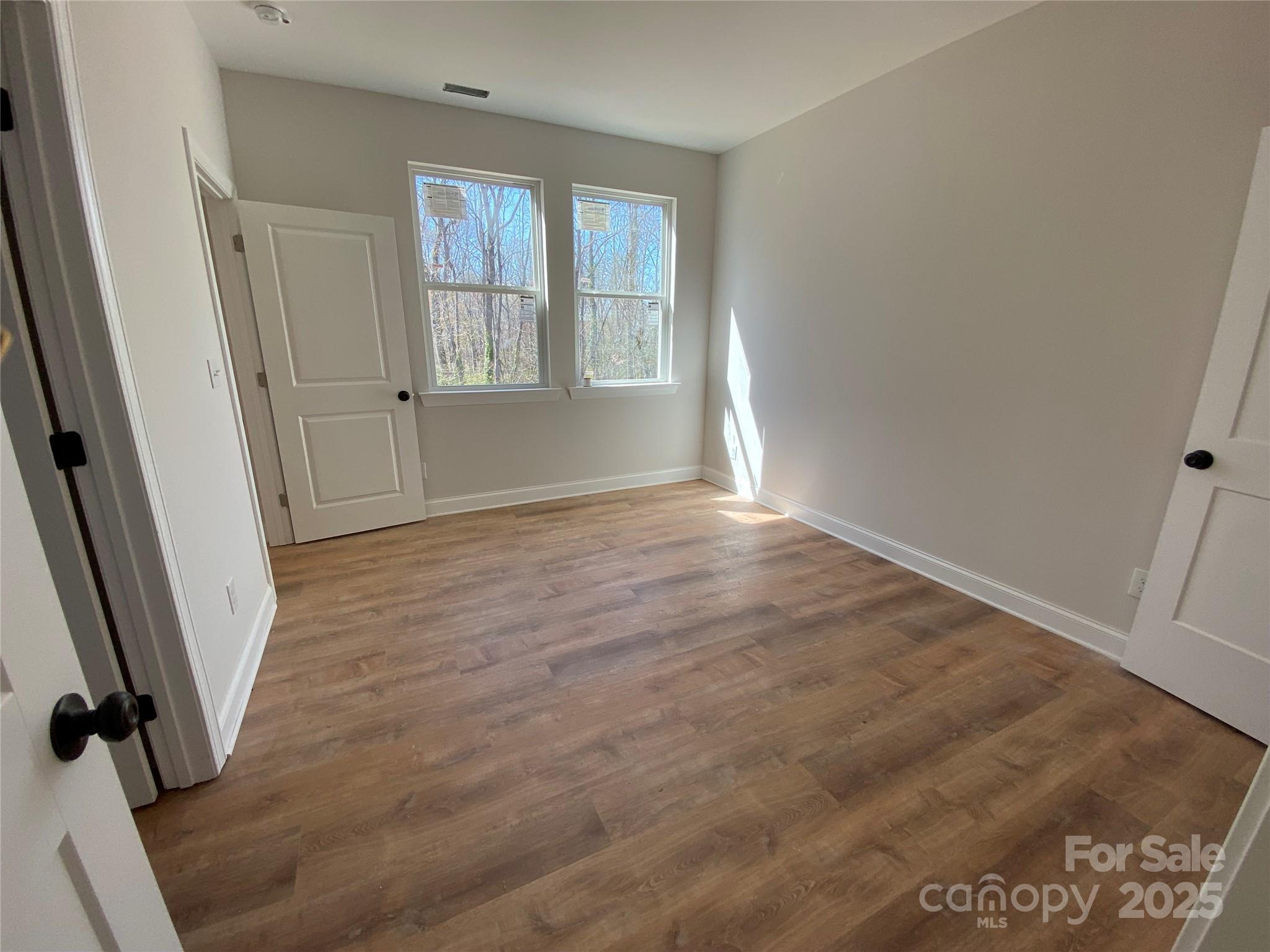 814 W Raleigh Avenue Property Photo 6