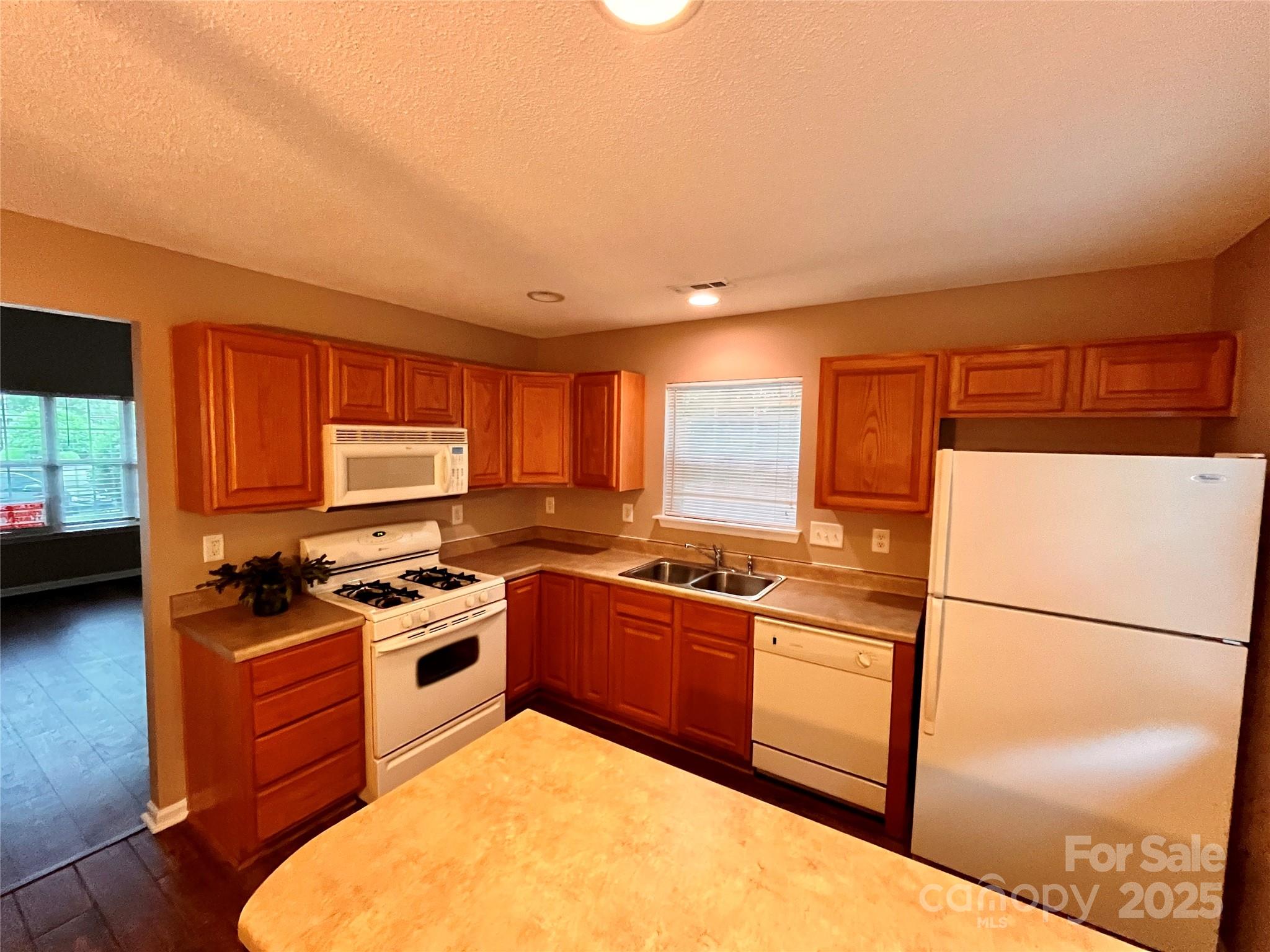 10875 Holly Ridge Boulevard Property Photo 8