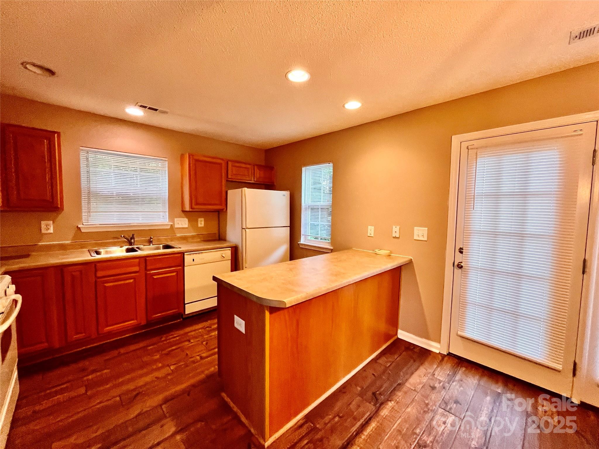 10875 Holly Ridge Boulevard Property Photo 9