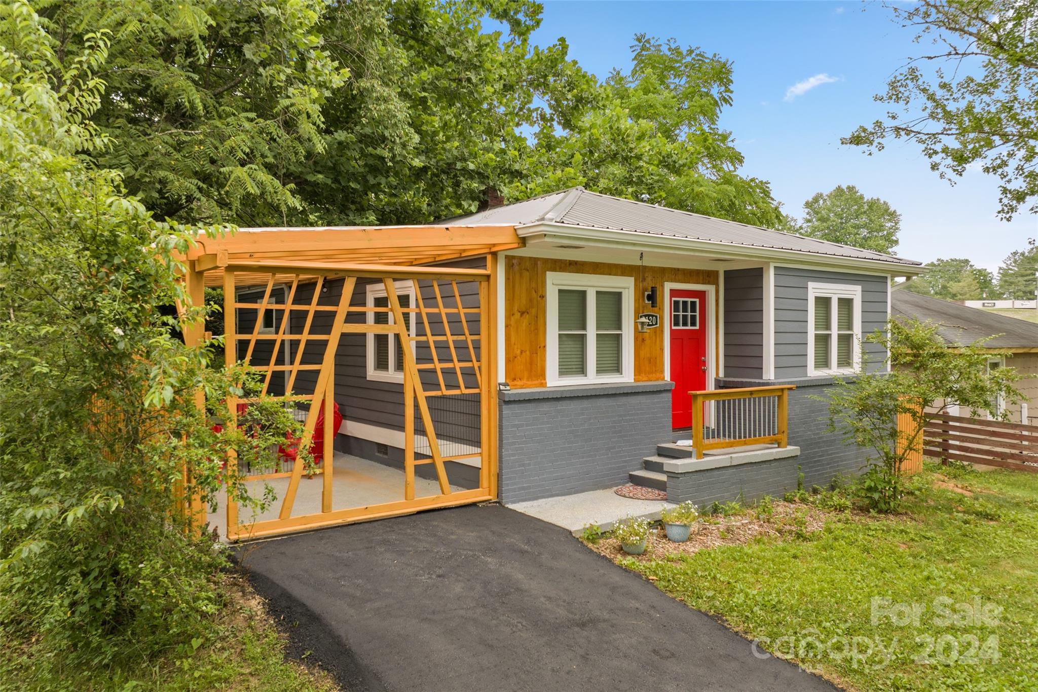 2120 Arlington Place Property Photo 1