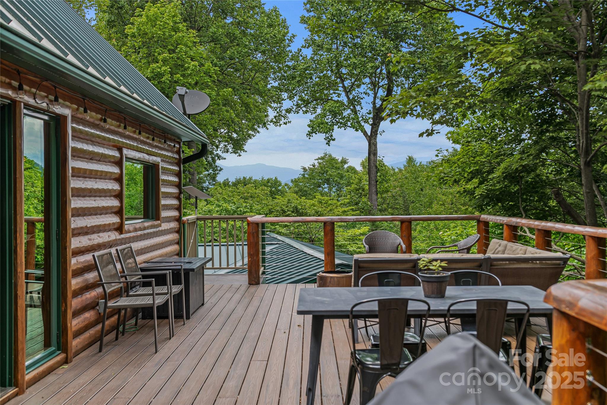 18 Hummingbird Hill Property Photo 1