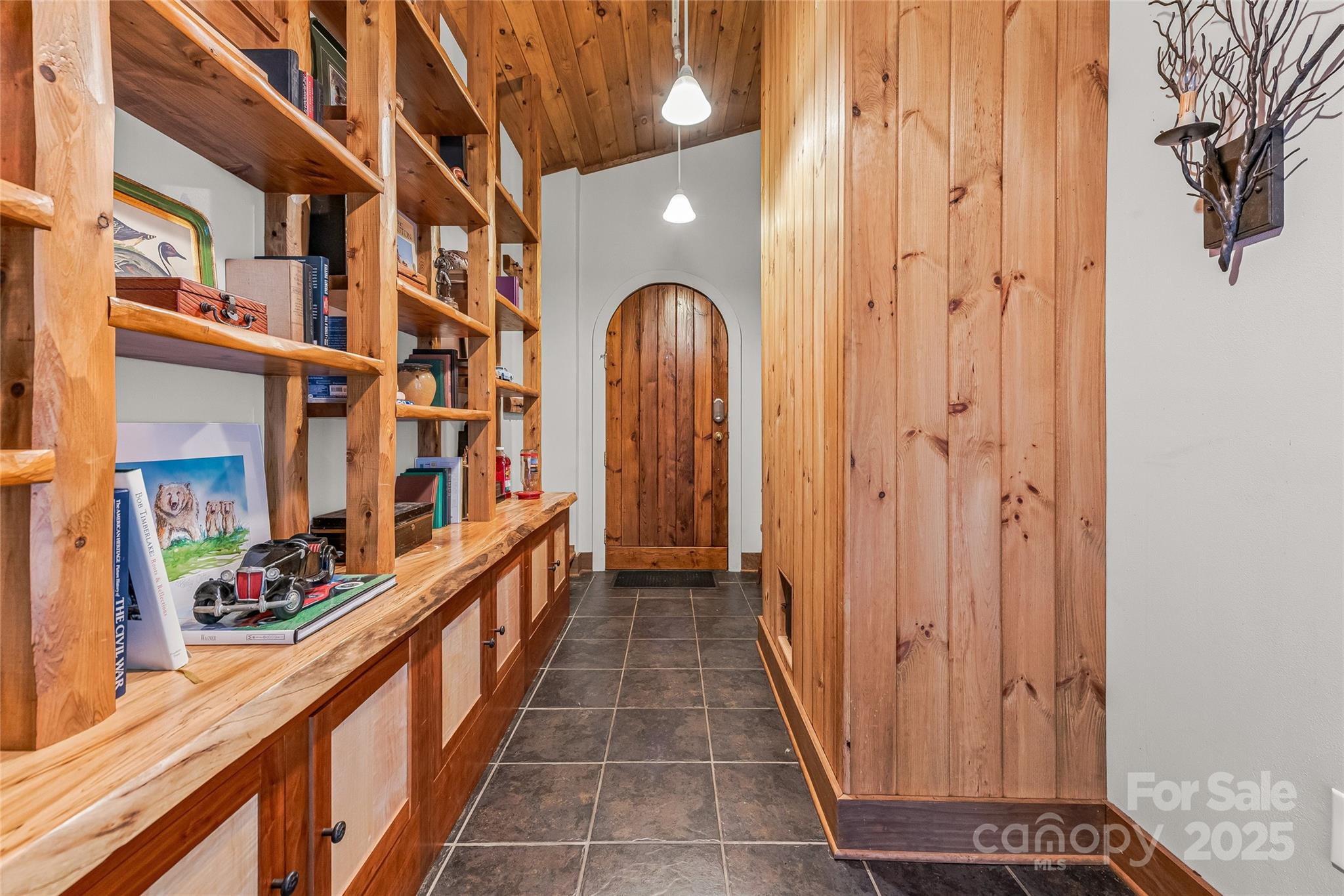 18 Hummingbird Hill Property Photo 3