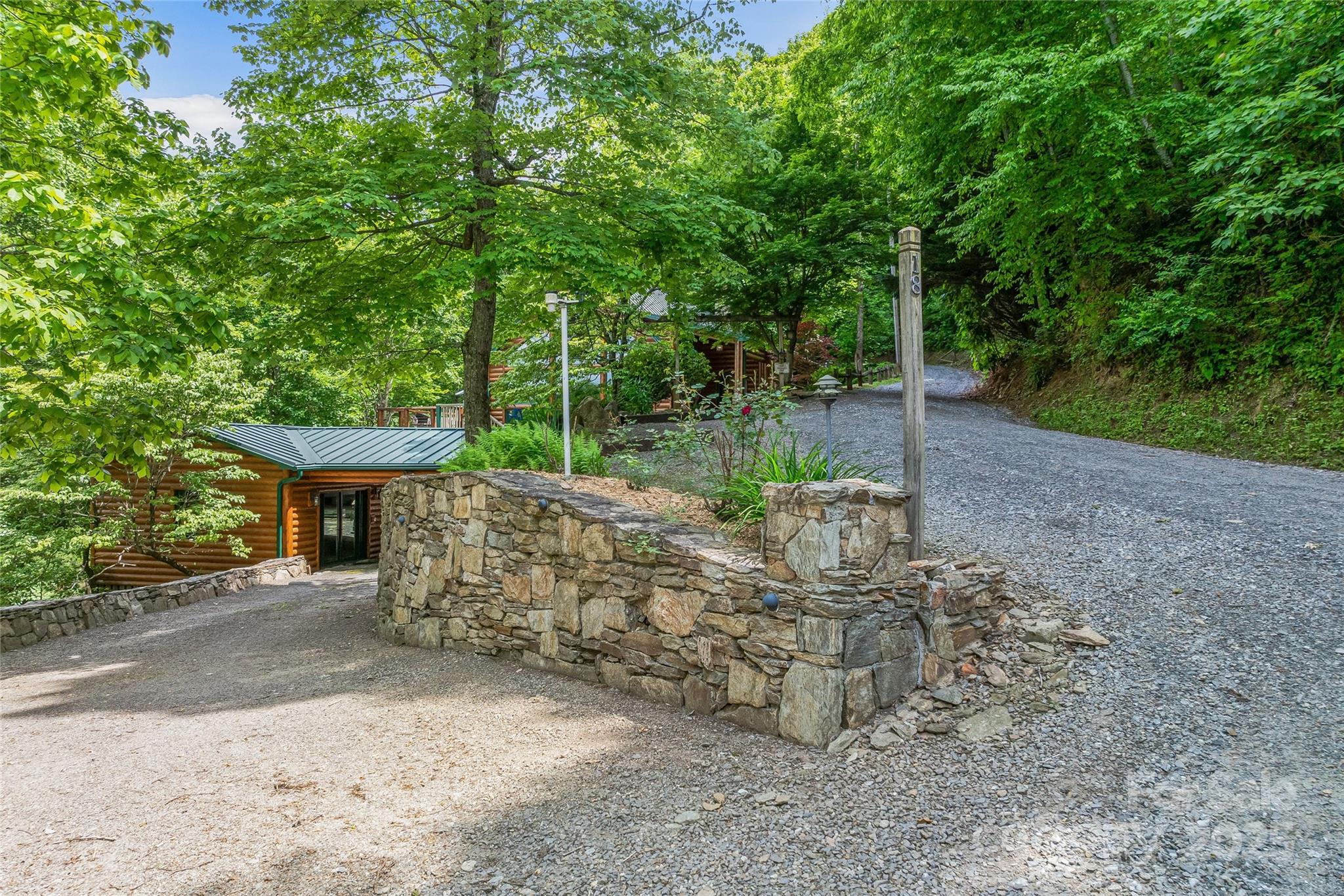 18 Hummingbird Hill Property Photo 36