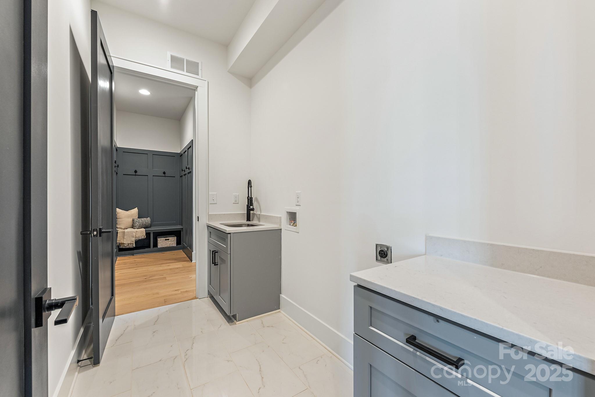 3945 Plainview Road Property Photo 27