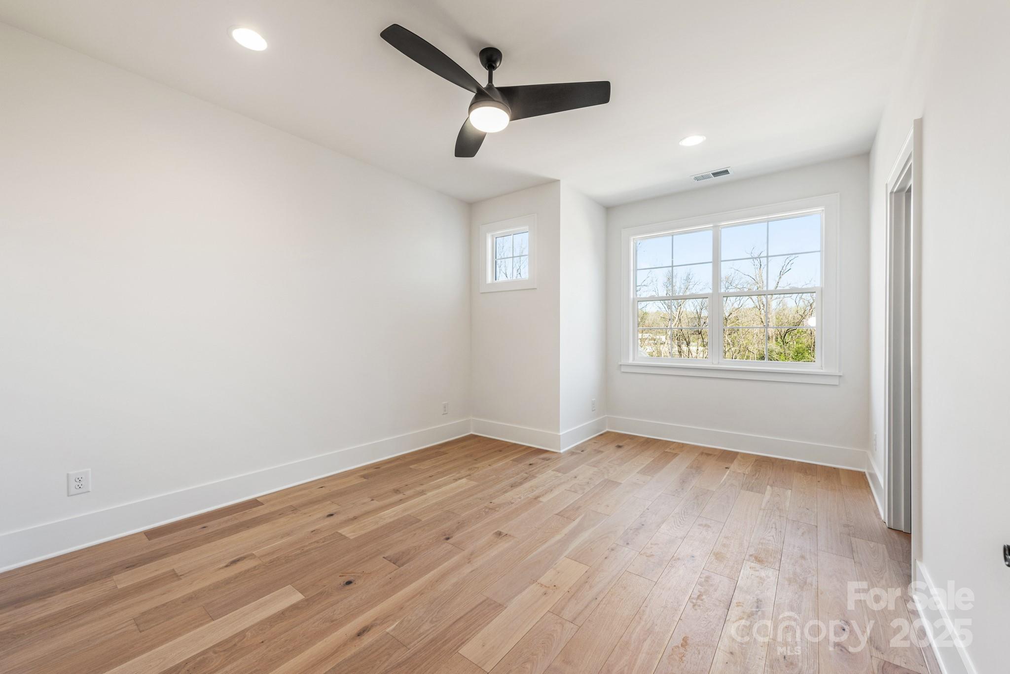 3945 Plainview Road Property Photo 30