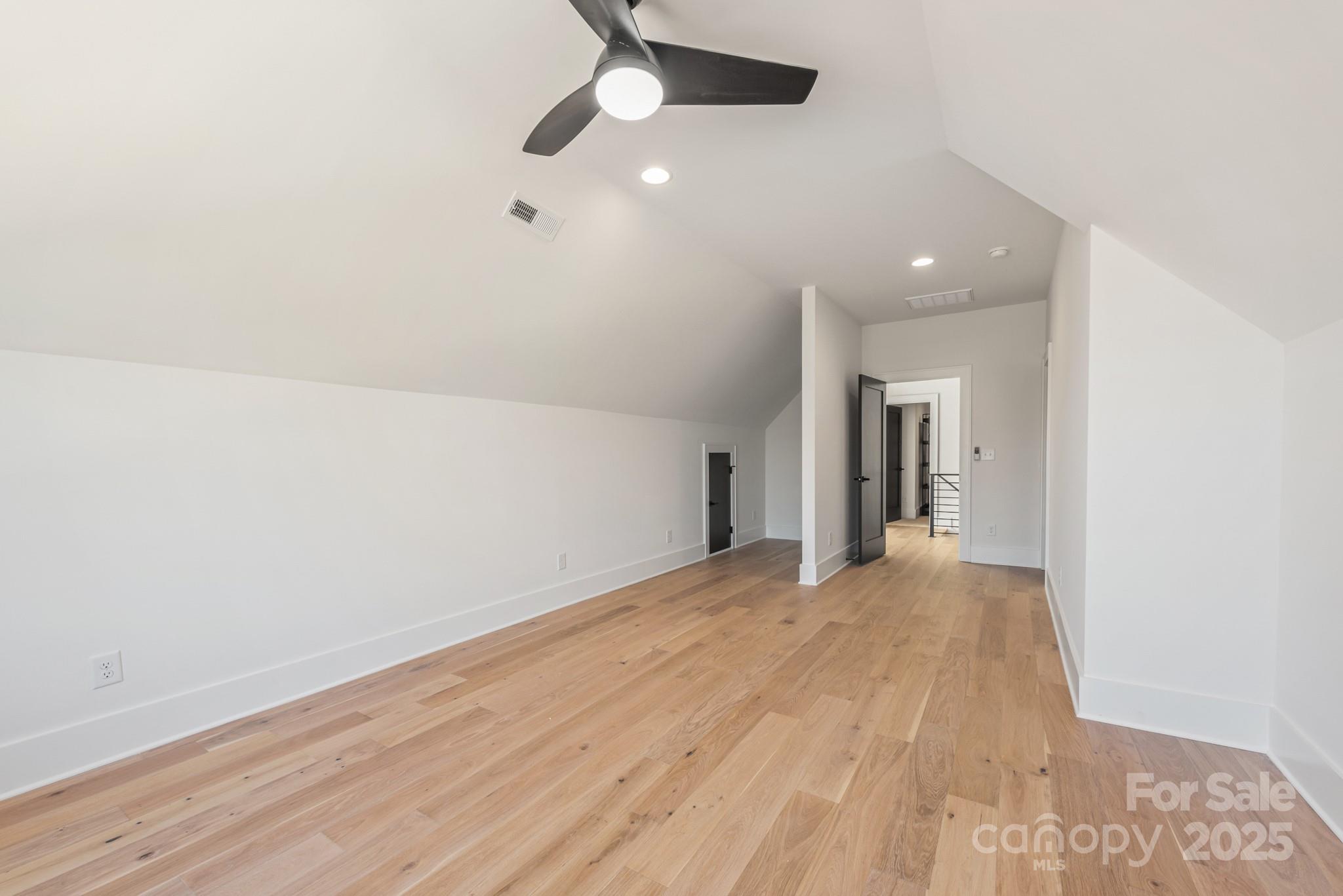 3945 Plainview Road Property Photo 31