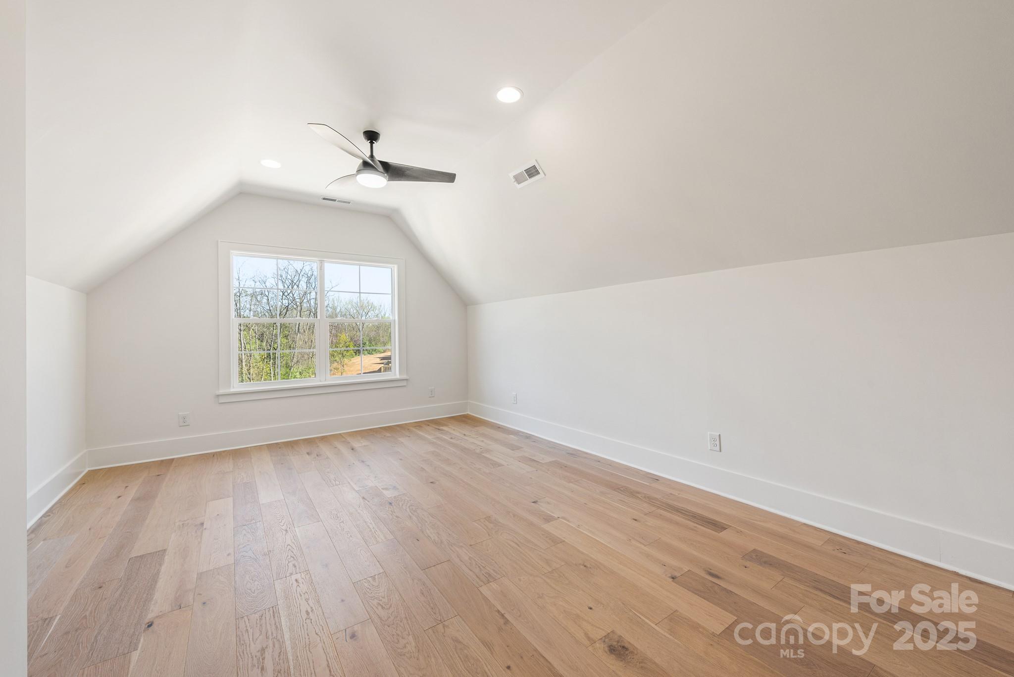 3945 Plainview Road Property Photo 32