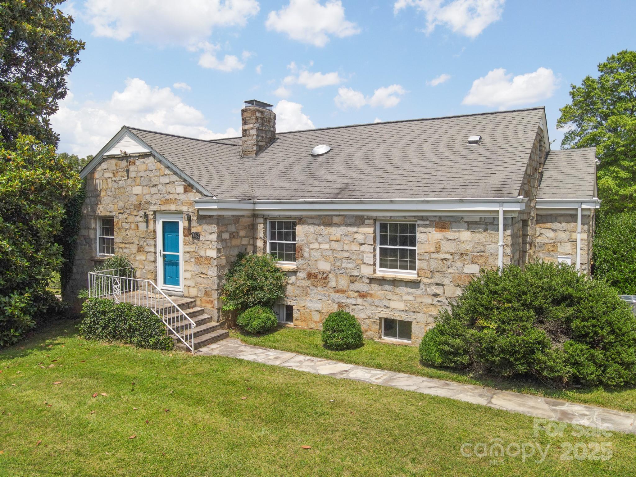 112 Bleynat Street Property Photo 1