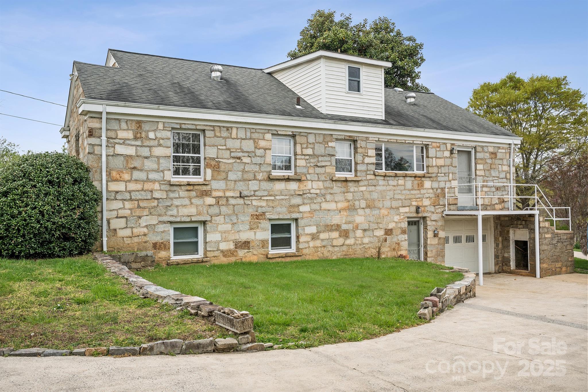 112 Bleynat Street Property Photo 2