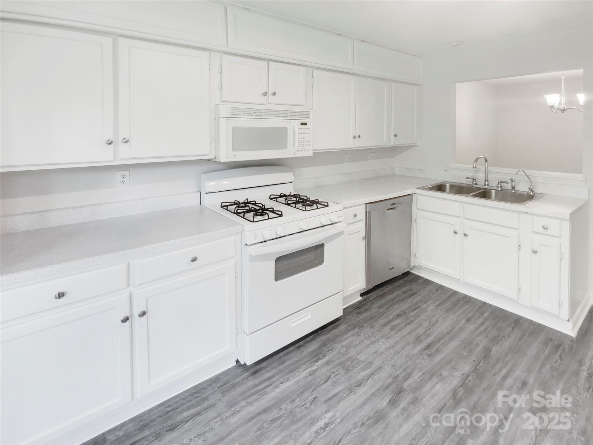 6003 Treetop Court Property Photo 10