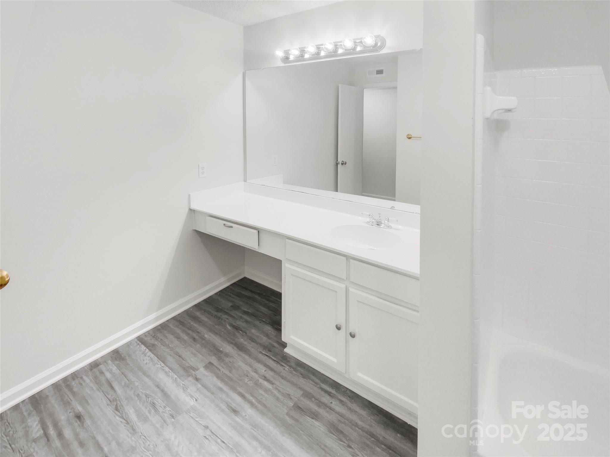 6003 Treetop Court Property Photo 11