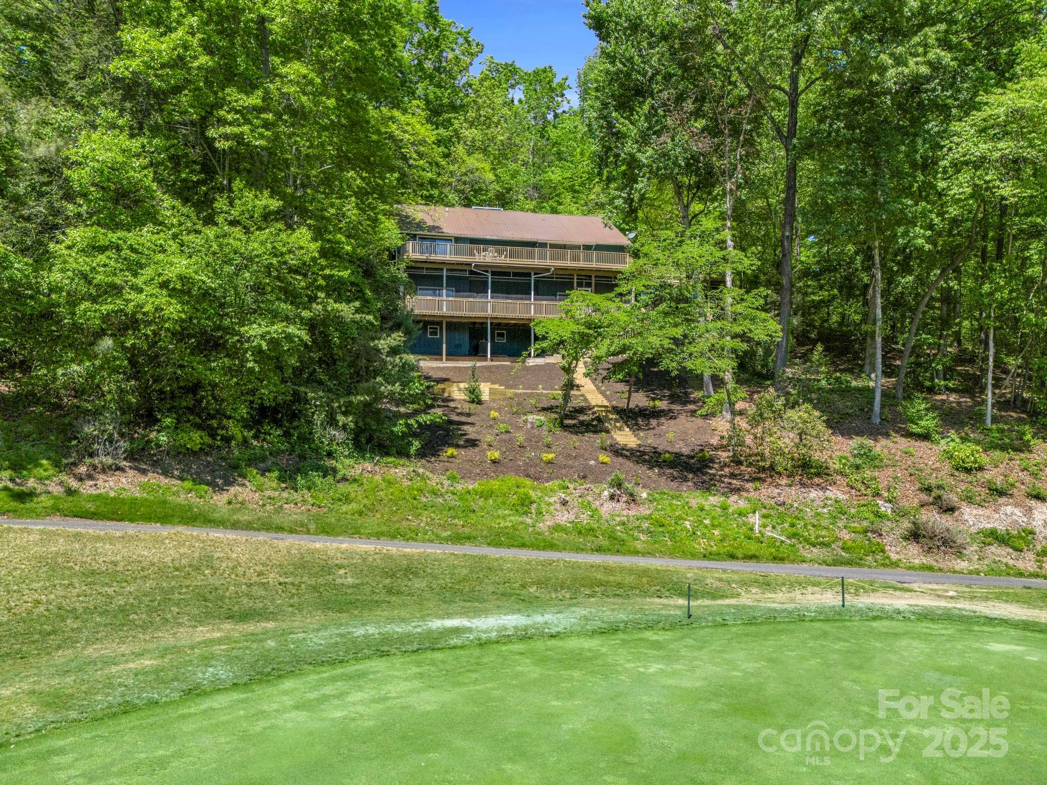 255 Gateway Drive Property Photo 2