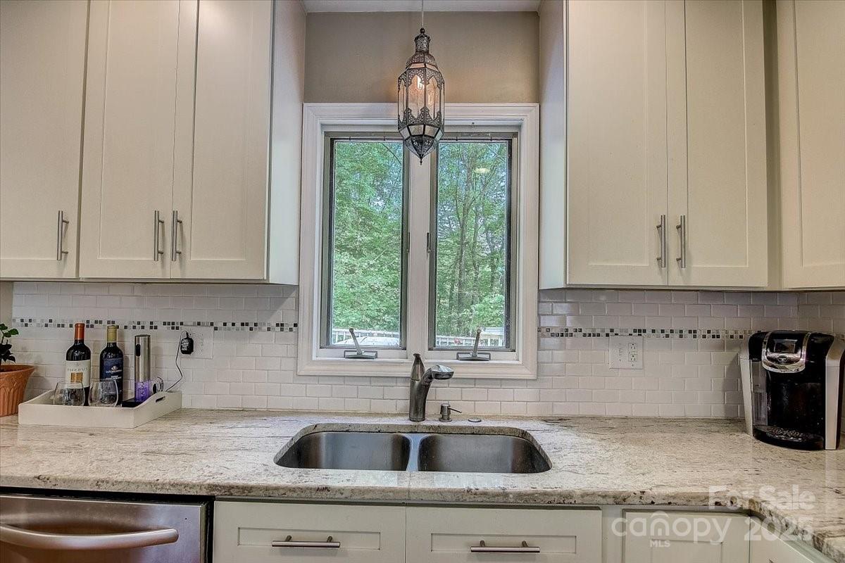 255 Gateway Drive Property Photo 12
