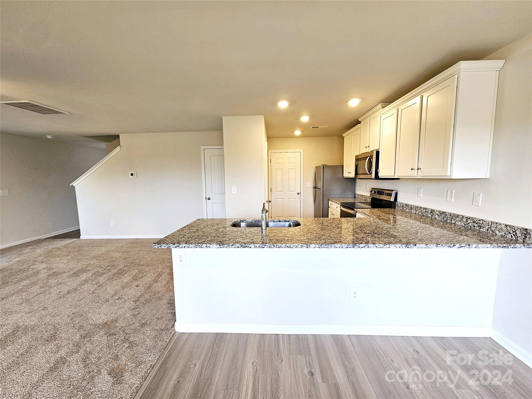 414 Apex Circle Property Photo 2