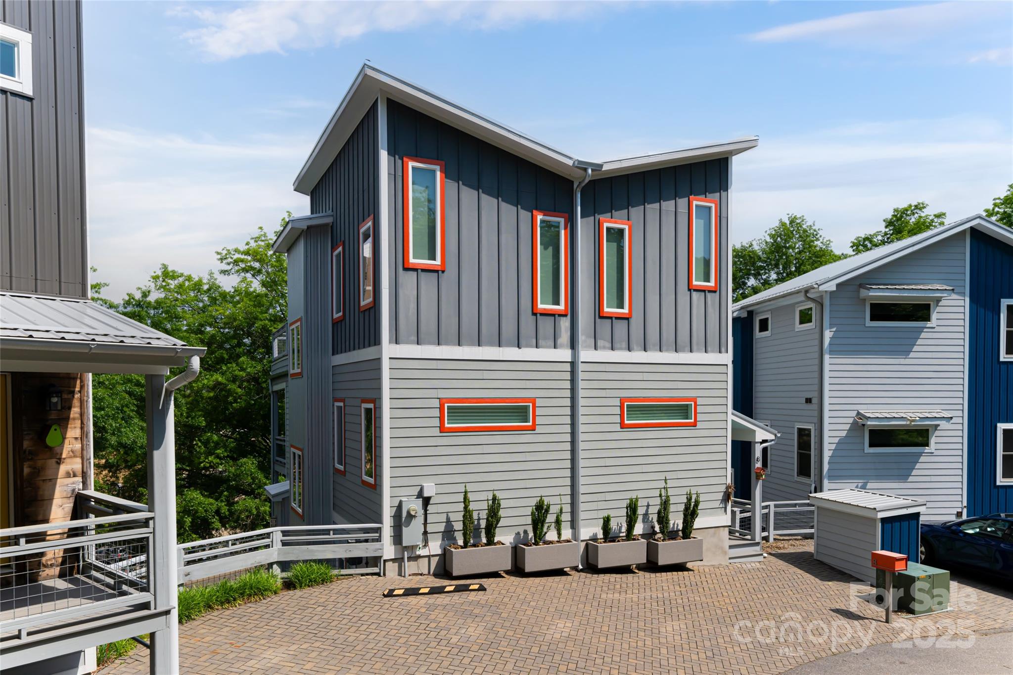 8 Birdhouse Row Property Photo 1