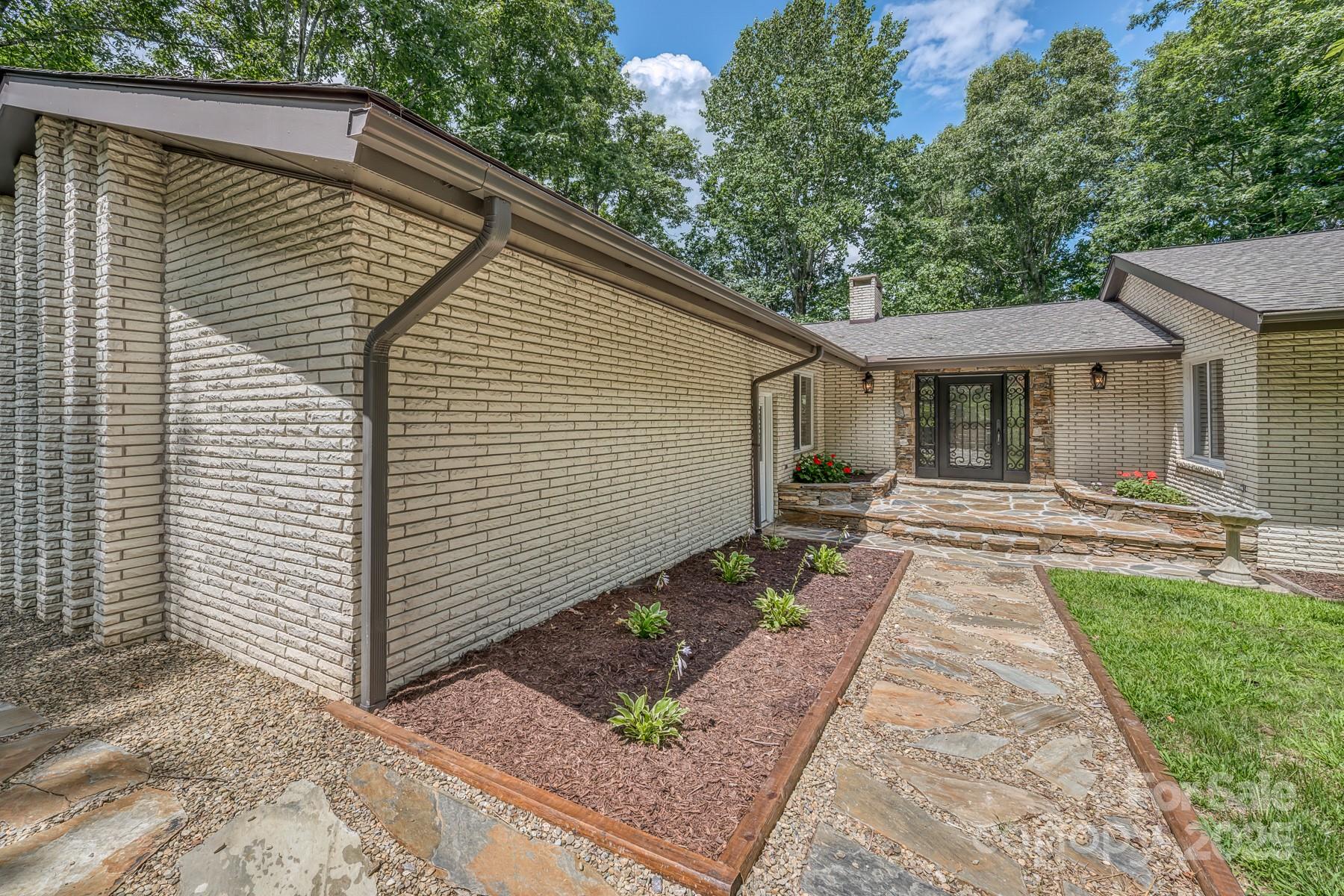 294 Martha Drive Property Photo 5
