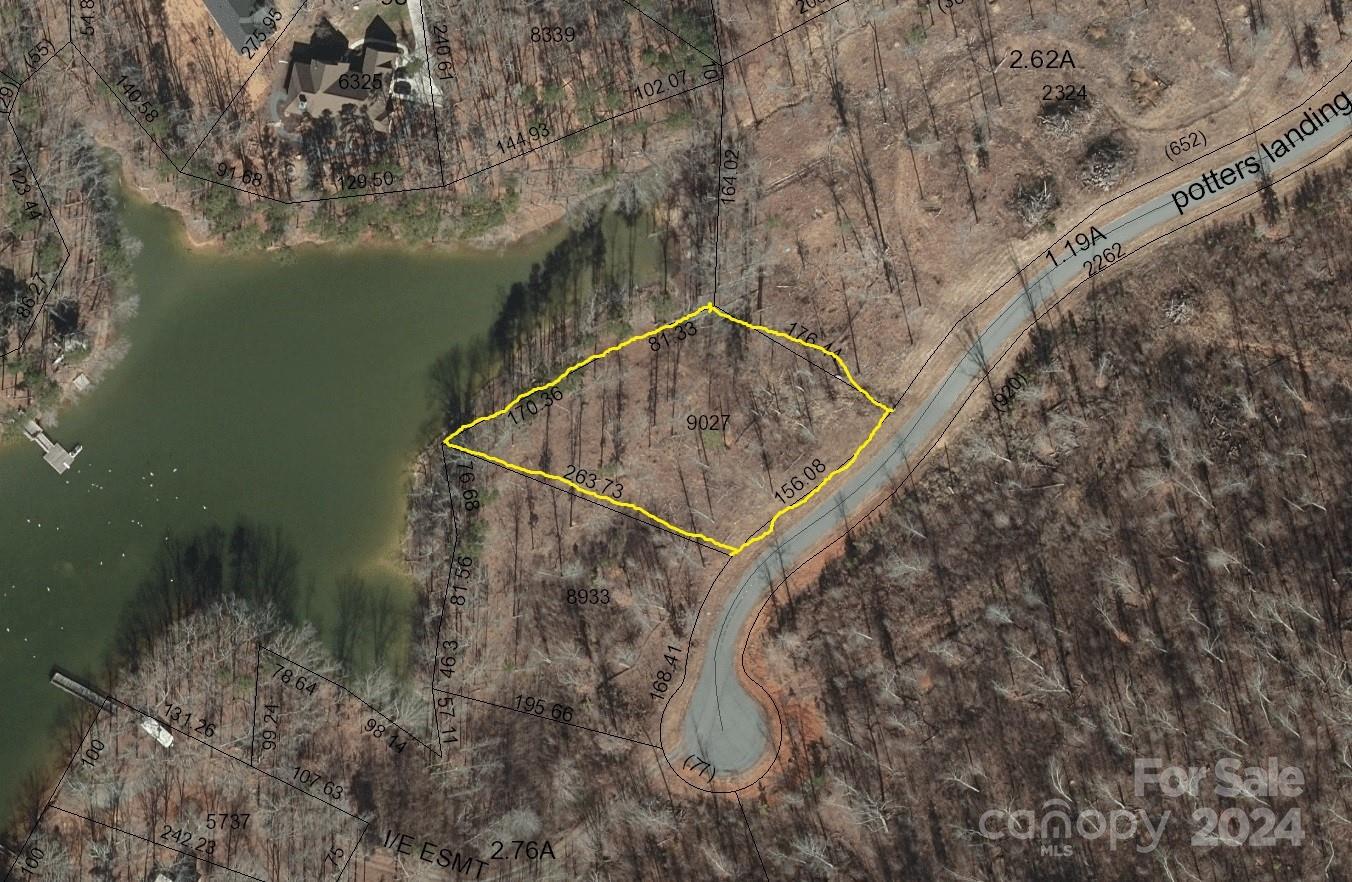 568 Potters Landing Property Photo 2