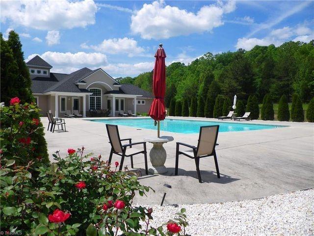 238 Potters Landing Property Photo 6