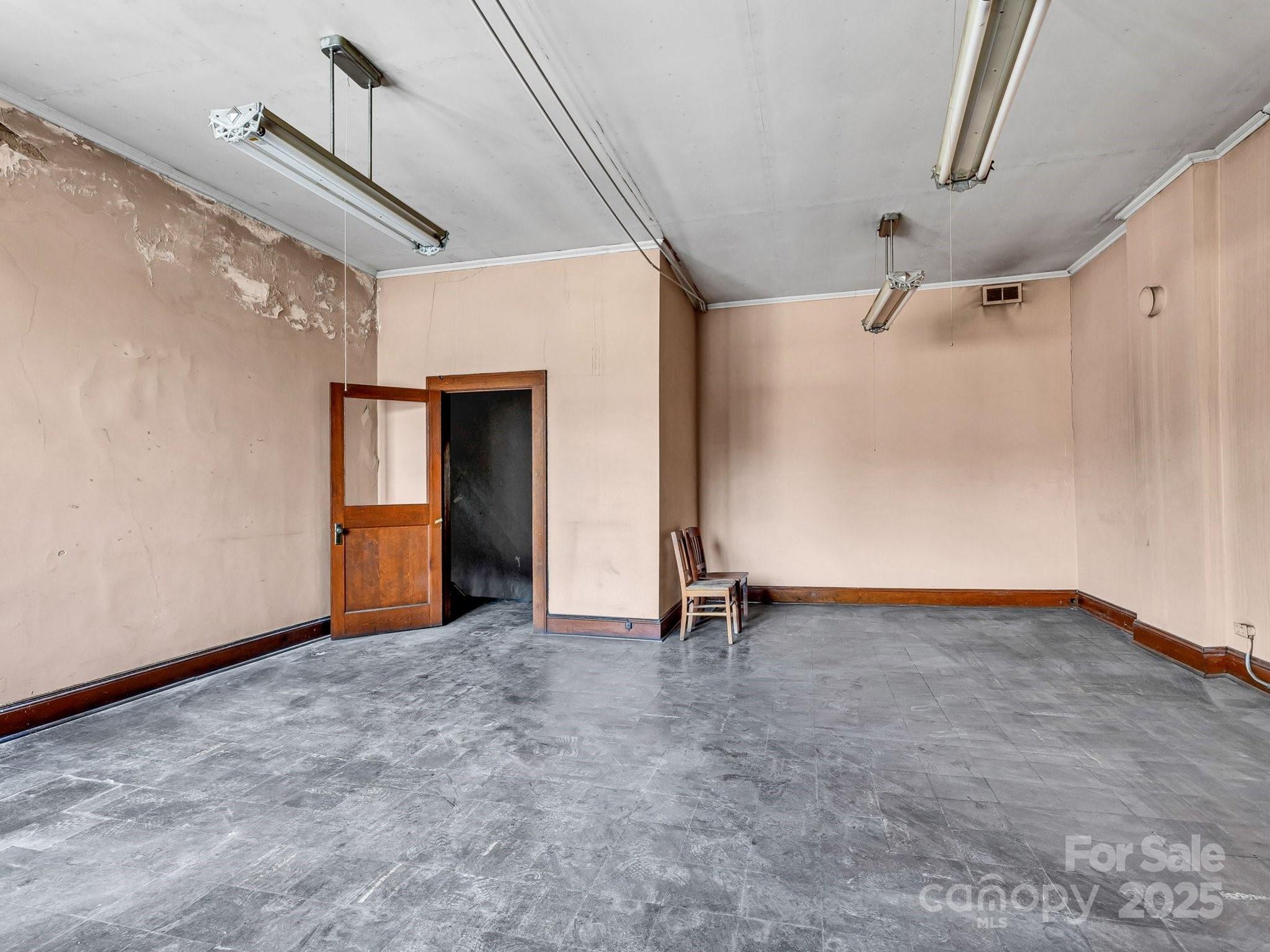 122 N Main Street Property Photo 19