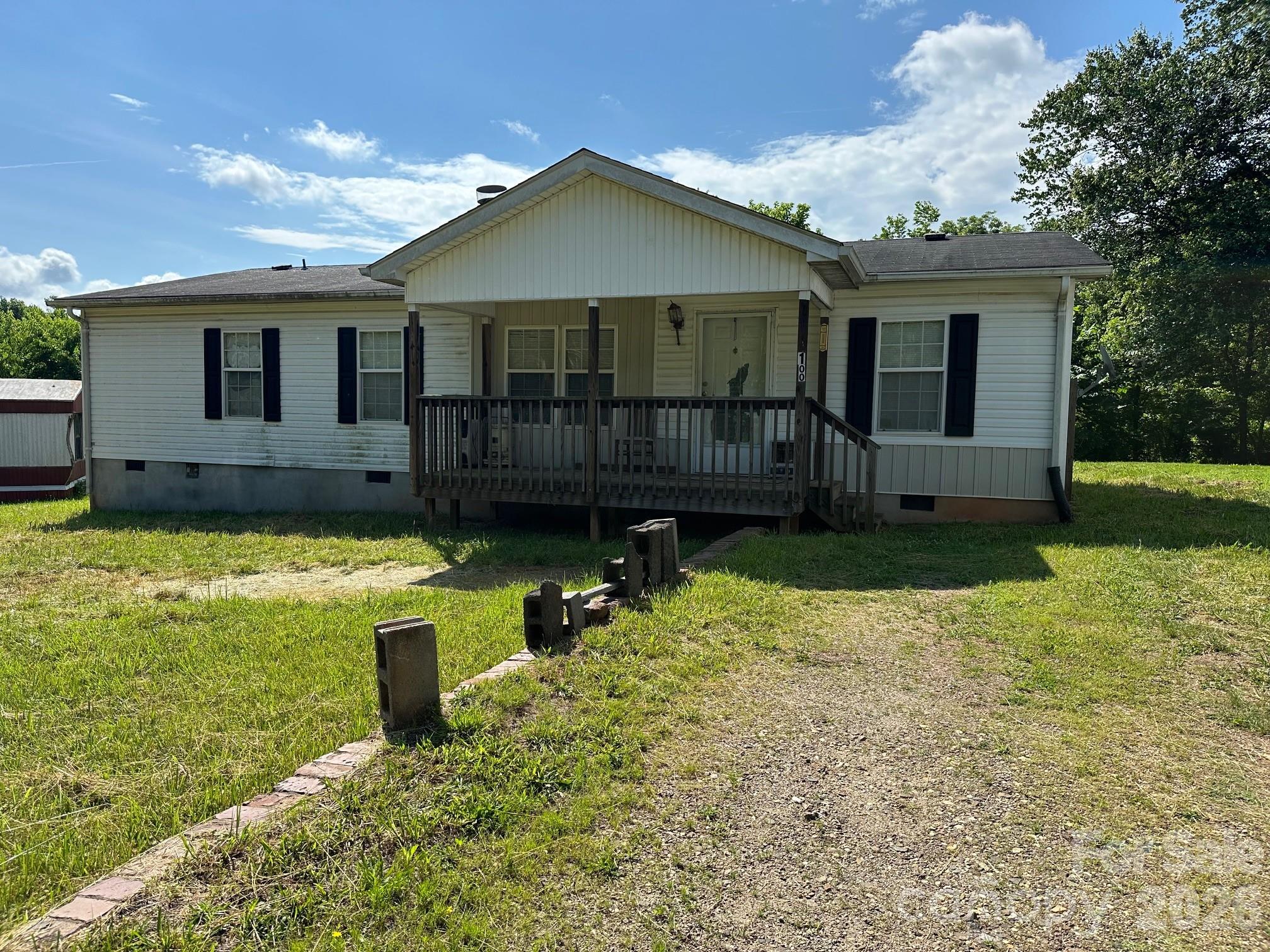 100 Springs Court Property Photo 3
