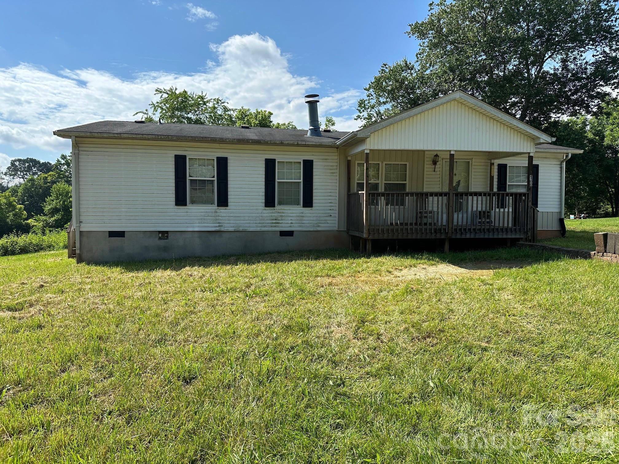 100 Springs Court Property Photo 4