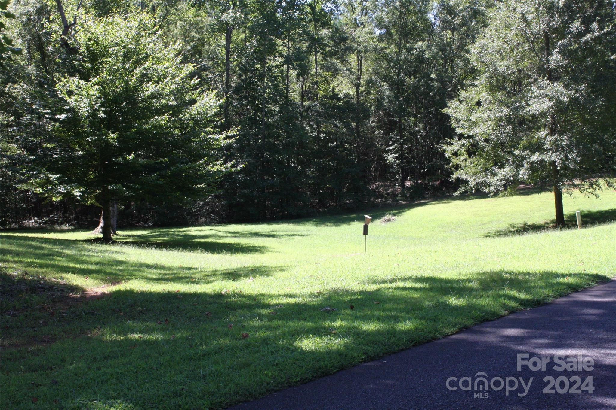 880 Bellegray Road 19 Property Photo 3
