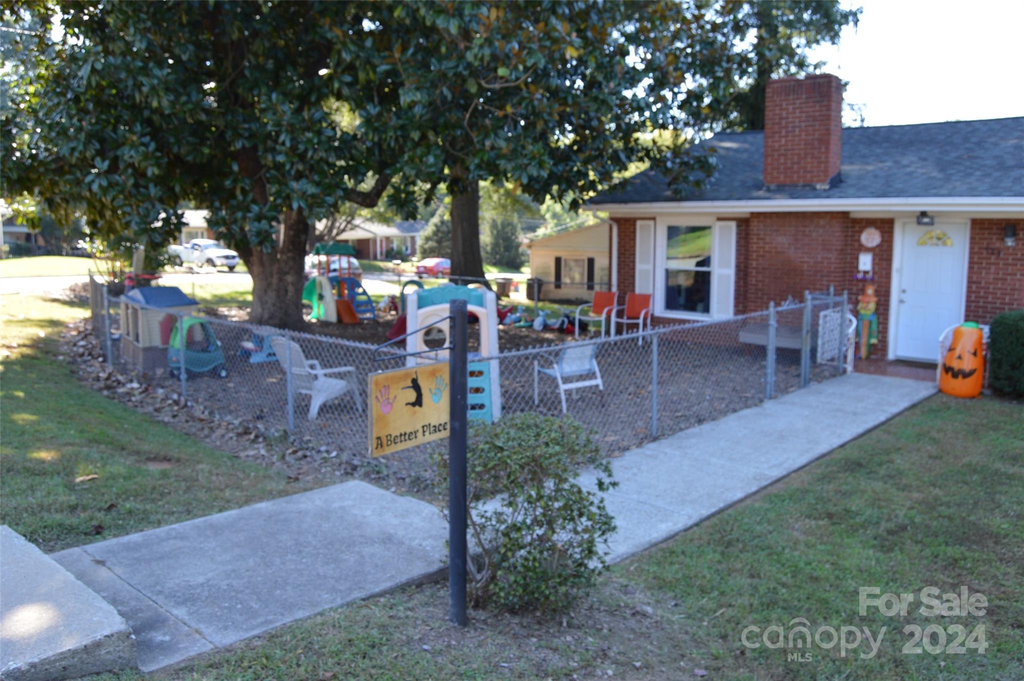 437 Hillcrest Road Property Photo 1