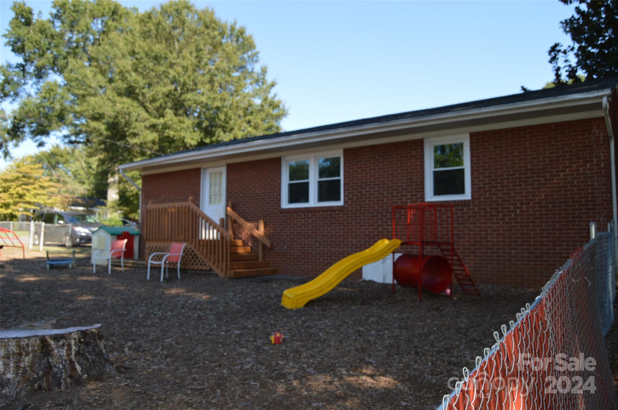 437 Hillcrest Road Property Photo 6
